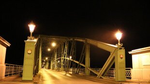 128 éve adták át a forgalomnak a komáromi hidat