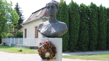 Lilla napján - a 165 éve meghalt Vajda Julianna emlékére
