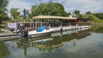 Sightseeing tour by boat from Komárno