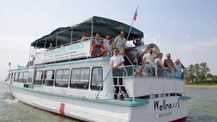 Sightseeing tour by boat from Patince