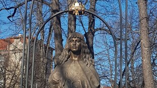 Statue of Hungarian king László V.