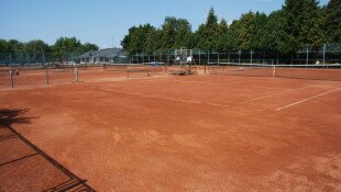 Tenis Club és teniszpályák Érsekújvárban
