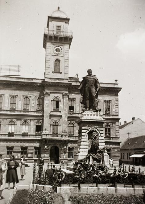 A Klapka-szobor 1939-ben. Forrás: Fortepan